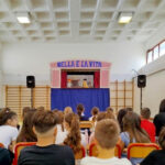 Dalla classe alla corsia: burattini per donare sorrisi